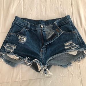 CLEARANCE ‼️ High-rise denim shorts